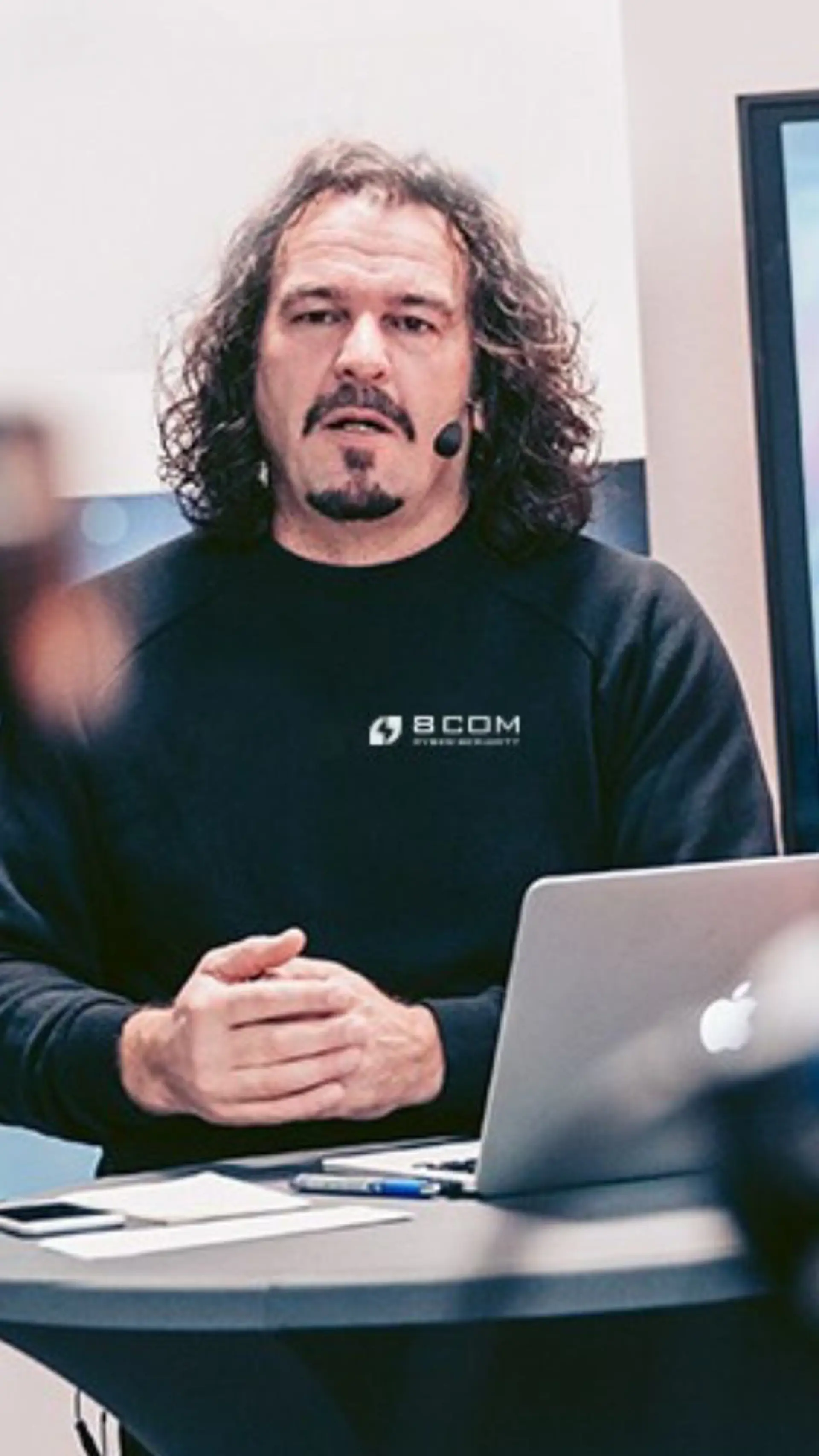 Erwin Markowsky - <p>Live-Hacking, das wachrüttelt: <span class="whitespace-normal">Erwin Markowsky</span> zeigt, wie angreifbar unsere digitale Welt wirklich ist.</p>