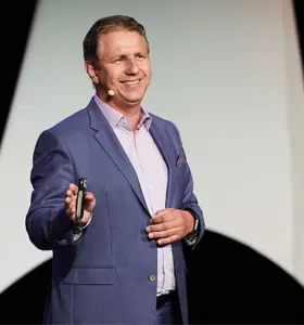 Jens-Uwe Meyer - Der Einsatz von KI, zeitgemäße Leadership- und Change-Konzepte sind die Wegbereiter für den Erfolg von Unternehmen in der Zukunft.