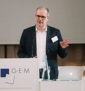 Björn Ognibeni - Experte für digitale Transformation, der erklären kann, welche Digitaltrends wir in Asien verpassen und was das Metaverse wirklich ist.