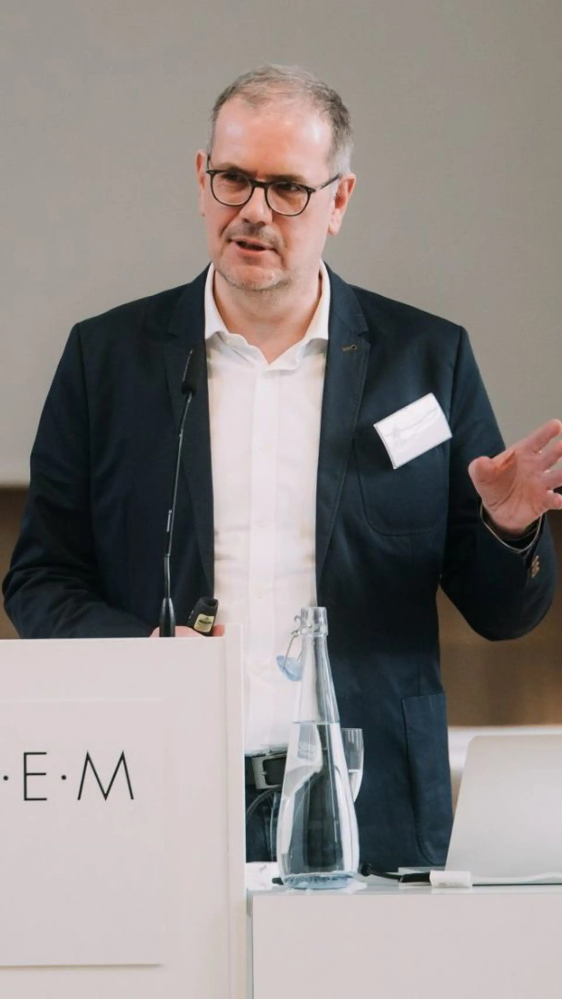 Björn Ognibeni - Experte für digitale Transformation, der erklären kann, welche Digitaltrends wir in Asien verpassen und was das Metaverse wirklich ist.