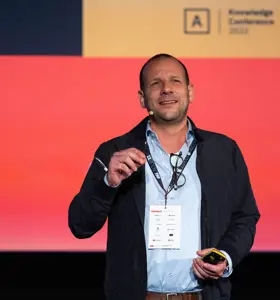 Dr. Simon Walter