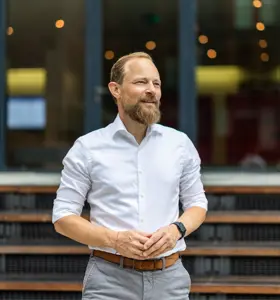 Stefan Ebener - Dr. Stefan Ebener zeigt, wie Künstliche Intelligenz Wirtschaft, Führung und Gesellschaft nachhaltig verändert.