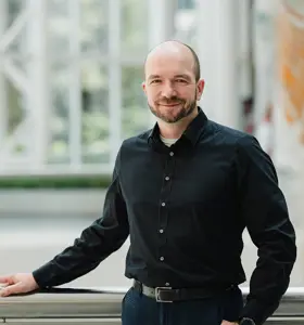 Erik Wirsing - VP Global Innovation bei DB Schenker, der als Schlüsselfigur in Global Ventures &amp; Innovation die Logistik vorantreibt.