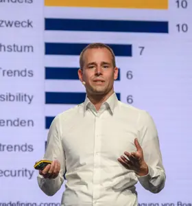 Andreas Bernecker - Professor, Wirtschafts-Experte &amp; Keynote Speaker mit Praxis aus Politik, Finanzwelt und Start-up-Kosmos