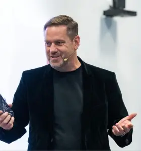 Martin Meyer-Gossner - Gründer, Strategieberater für IT-Marketing und -Sales; Moderator, Keynotes zu Customer Experience; ROI, KI, Digitalisierung sowie Change Adoption.