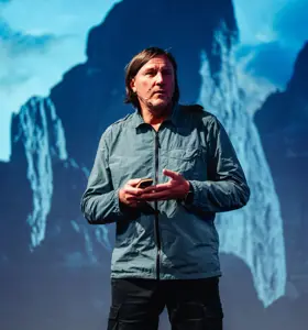 Rainer Petek - Extrembergsteiger und Organisationsentwickler begeistert mit grundlegenden Parallelen zwischen Bergsteigern und aufstrebenden Unternehmen.