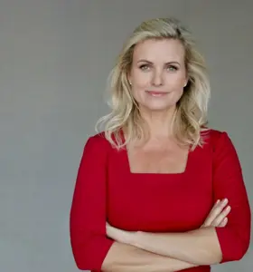 Carola Ferstl - TV-Moderatorin, Finanzjournalistin und Bestseller-Autorin gibt Einblicke in Wirtschaft, Börse und Geldanlage.