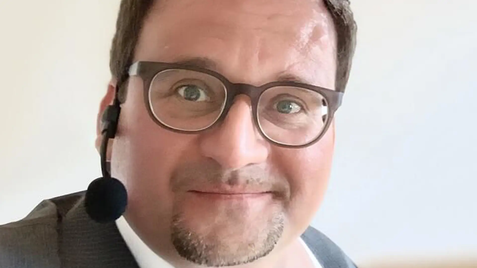 Referent Oliver Ratajczak: Der Experte für Kundenbindung und Effizienz in CRM, Marketing, Vertrieb, Kommunikation & Zusammenarbeit.