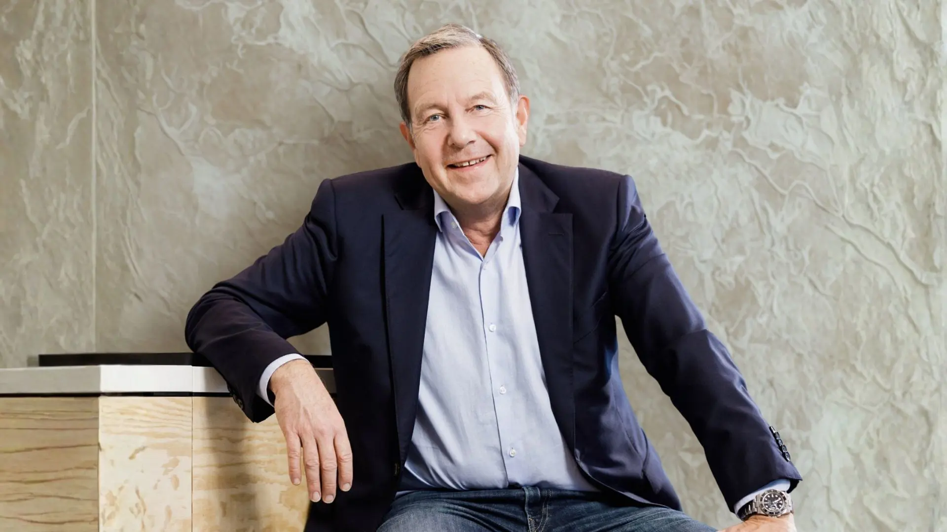 Ralf Kleber - <p>Ralf Kleber, ehem. Amazon-Geschäftsführer, Unternehmer und KI-Experte, verbindet Leadership, Innovation und Zukunft mit klaren Perspektiven.</p>