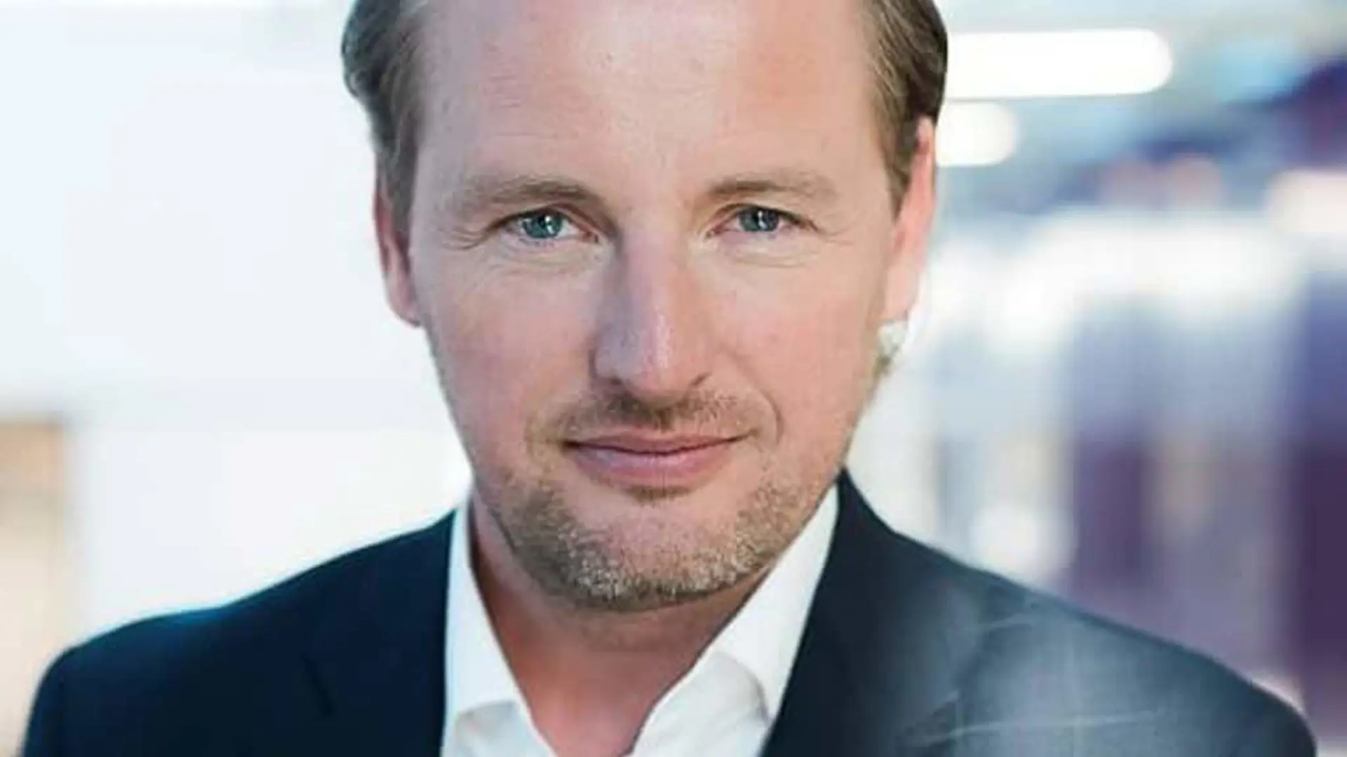 Vortrag Gabriel J. Schandl: Erfolgsgeheimnisse enthüllt: Top-Motivationstrainer und Service-Experte verrät Strategien für Durchbruch im hart umkämpften Verkaufsmarkt.