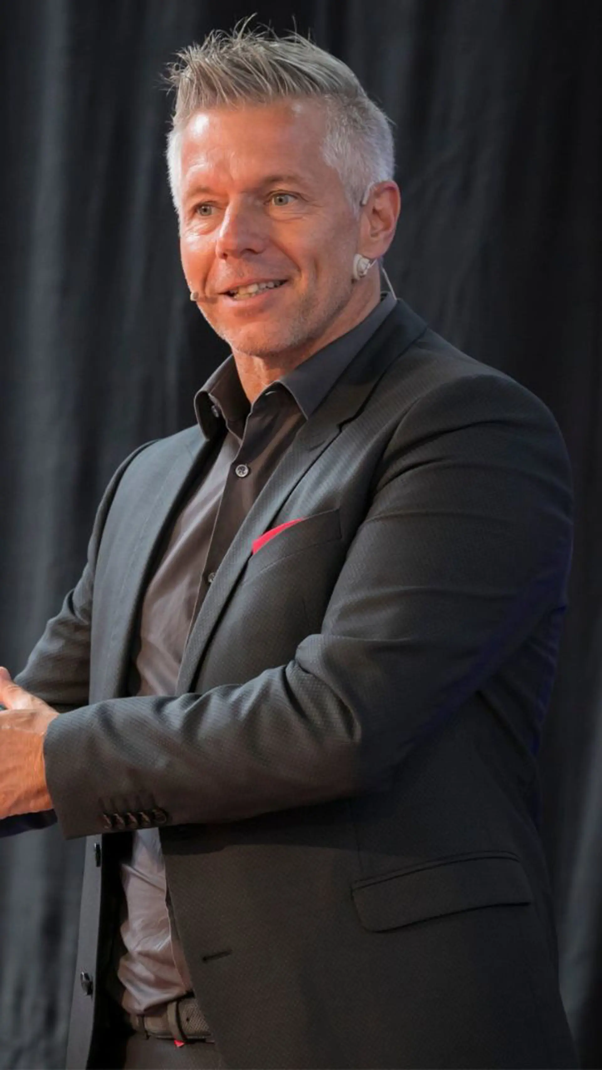 Martin Geiger - <p class="isSelectedEnd">Martin Geiger denkt Selbstführung neu: Innen stabil, außen wirksam und unabhängig leben – auch dann, wenn Druck zur Normalität wird.</p>
