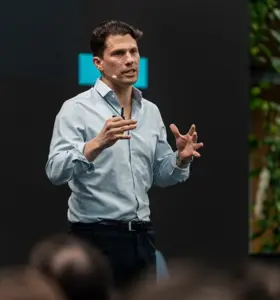 Hubertus Porschen - Dr. Hubertus Porschen ist KI Speaker für den Mittelstand und zeigt, wie Unternehmen Künstliche Intelligenz erfolgreich nutzen.