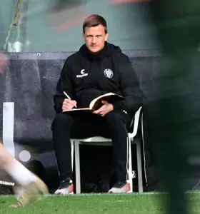 Hinnerk Smolka - Hinnerk Smolka ist Deutschlands erfolgreichster Teamcoach und Speaker für nachhaltigen Teamzusammenhalt und Führungserfolg unter Druck.