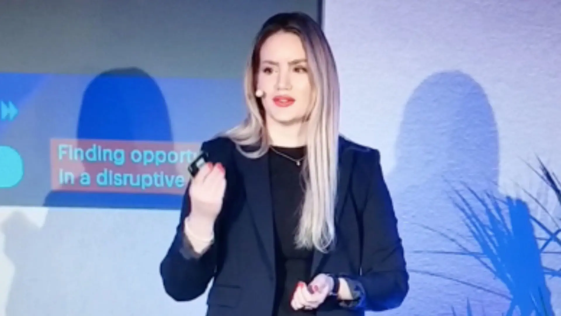Dr. Elsa Solaris - <p>Deep Tech Investorin, Futuristin und KI-Expertin mit visionären Einblicken in die Zukunft von Technologie und Gesellschaft.</p>