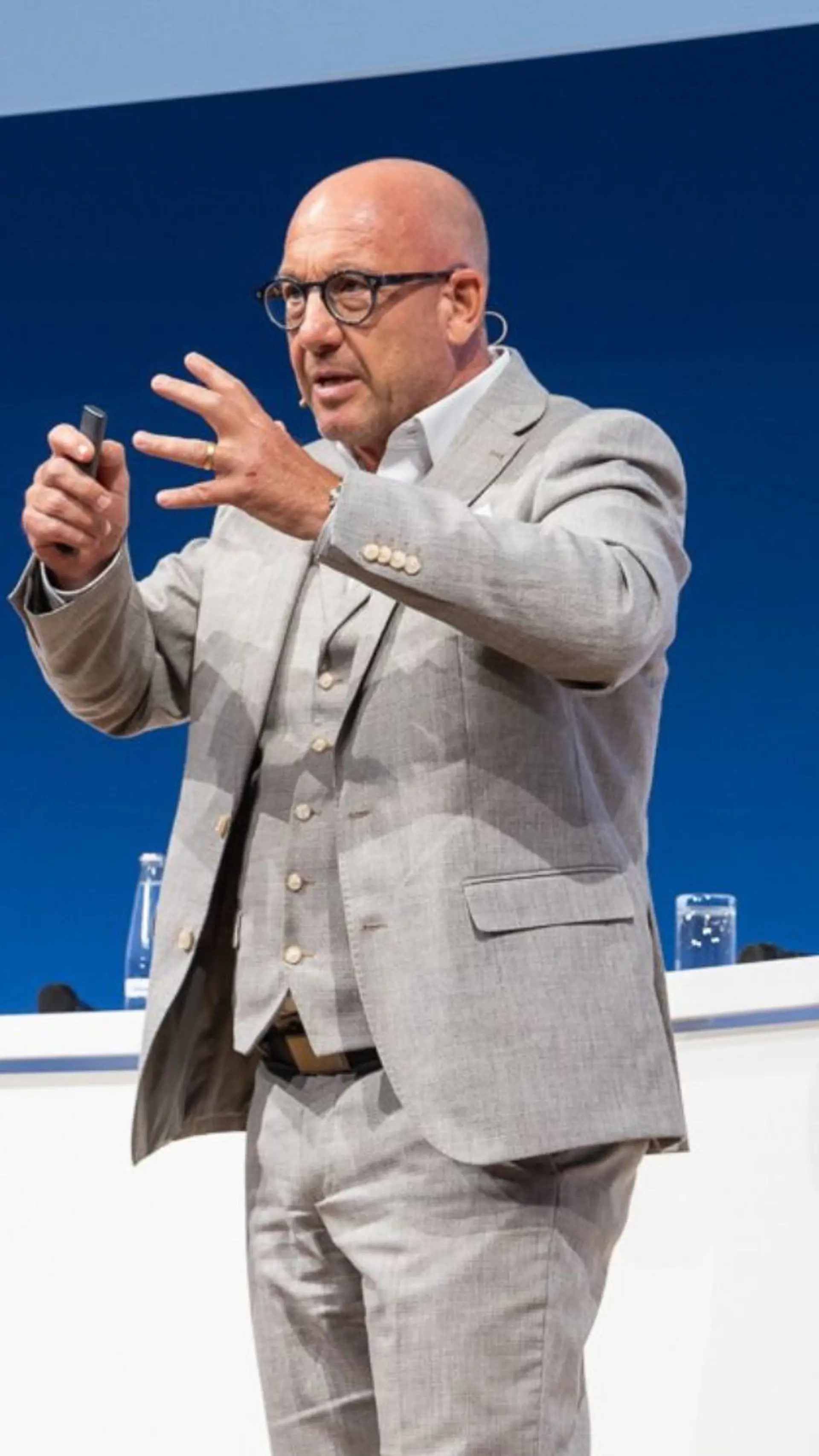 Stefan Selke - <p>Stefan Selke verbindet Wissenschaft, Zukunftsdenken und inspirierende Geschichten über gesellschaftlichen Wandel und Aufbruch.</p>