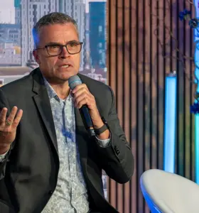 Uwe Brandenburg - Uwe Brandenburg analysiert internationale Transformation und übersetzt komplexe Entwicklungen in klare strategische Perspektiven.