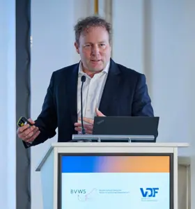Axel Bojanowski - Axel Bojanowski verbindet Klimaforschung und Journalismus zu fesselnden Vorträgen über Klima, Umwelt und Wissenschaftskommunikation.