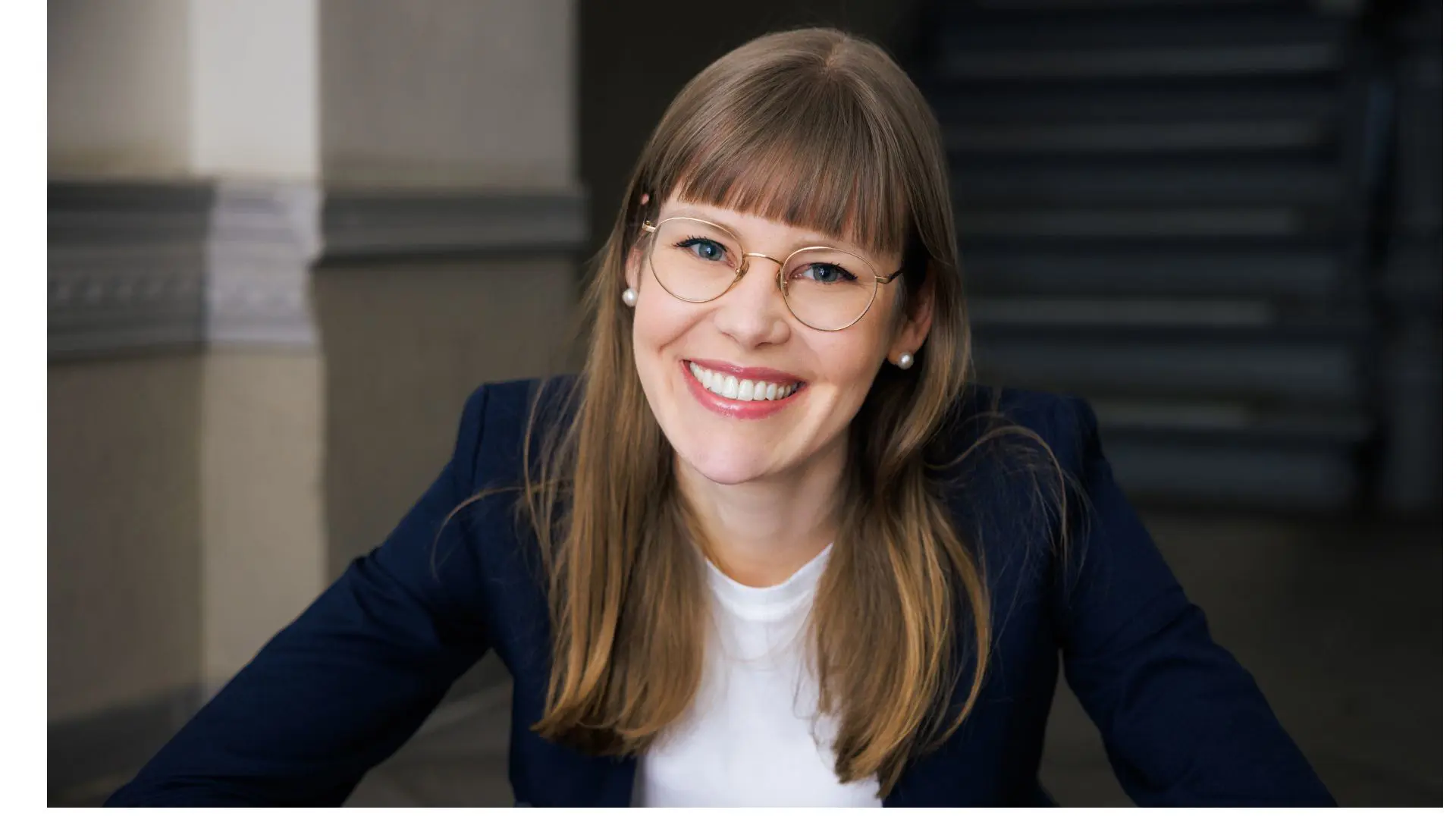Eva Asselmann - <p>Eva Asselmann zeigt, wie psychologische Selbstführung, innere Stabilität und Klarheit in Zeiten von Überforderung gelingen.</p>