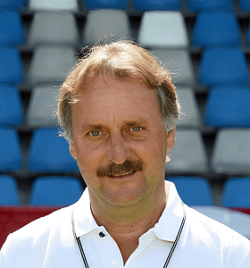 Peter Neururer - Fußballtrainer und TV-Analytiker, der Ihnen erklärt, wie Sie Ihre Ziele erreichen und Ihr Unternehmen voranbringen können.