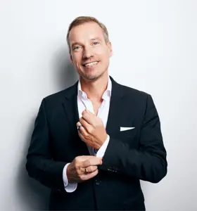 Nils Behrens - Nils Behrens ist Longevity-Experte, Keynote-Speaker und Health-Strategist für gesunde Langlebigkeit, Prävention und moderne Gesundheitsstrategien.