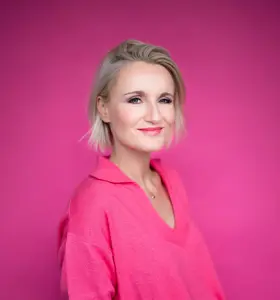 Henriette Hochstein-Frädrich - Authentisch. Klar. Mutig. Impulse zu Wandel, KI und radikalem Social-Media-Exit.