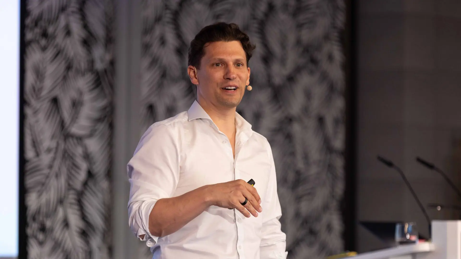 Hubertus Porschen - <p>Dr. Hubertus Porschen ist KI Speaker für den Mittelstand und zeigt, wie Unternehmen Künstliche Intelligenz erfolgreich nutzen.</p>