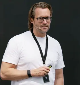 Lars Behrendt - Deutschlands bekannteste Innovation-Stimme - öffnet Köpfe. Zeigt Wege. Macht möglich.