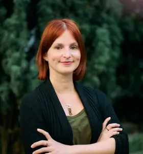 Jennifer Fritz - Geschichtenarchitektin für intelligenten Wandel: Jennifer Fritz verbindet Storytelling, Lernen und KI zu inspirierenden Lernerlebnissen.