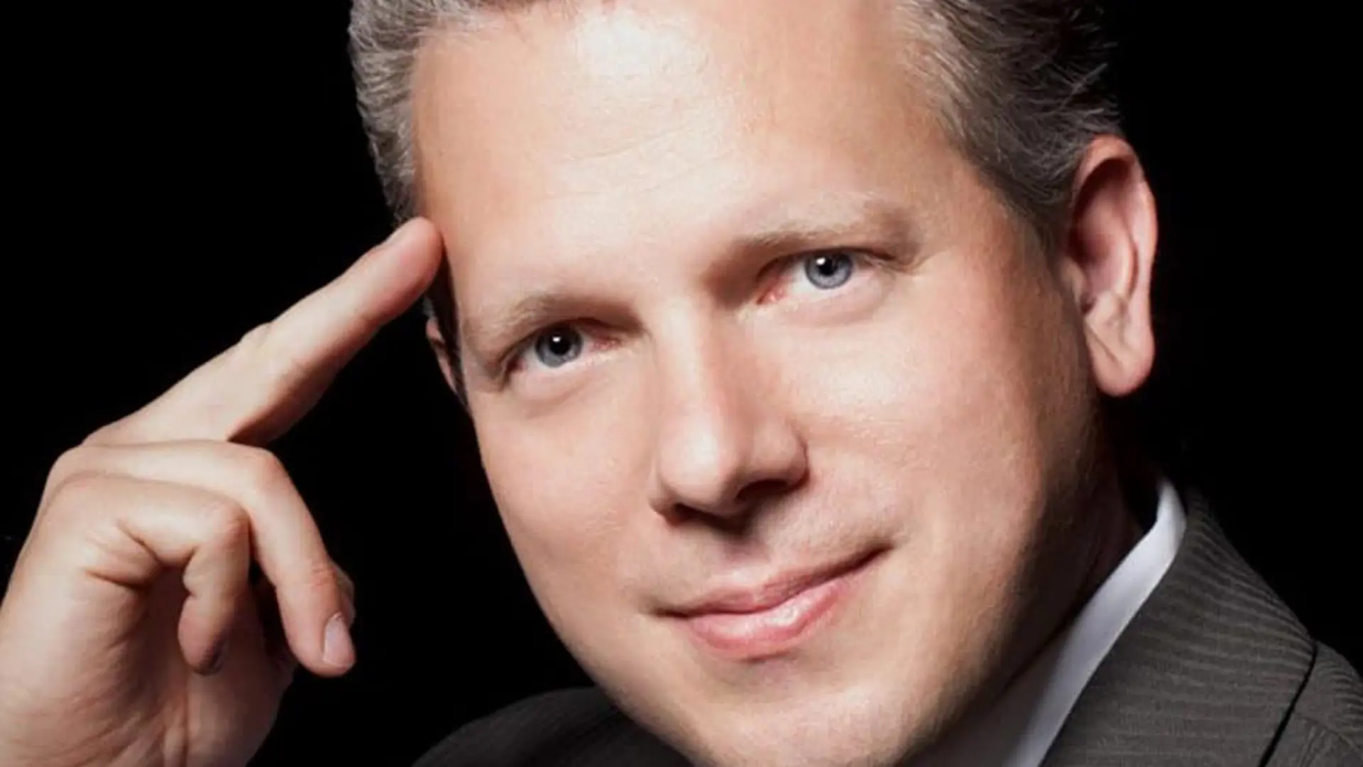 Referent Emanuel Koch: Changemanagement-Experte & Speaker nimmt die Furcht vor Veränderung und vermittelt, wie wir Erneuerungen ausnutzen.